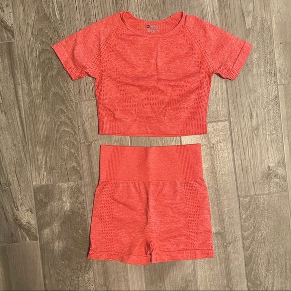 New 2 piece set shorts and top - Picture 3 of 5